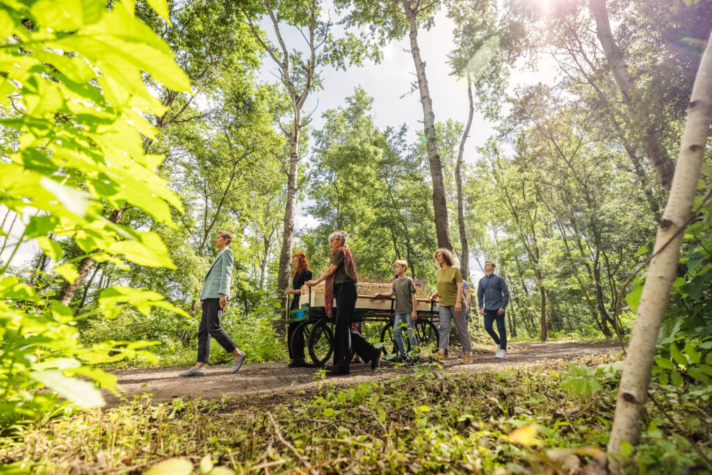 Natuurbegraafplaats Zomerlanden, stille wandeling naar de laatste rustplaats in Heinenoord.